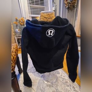 Black Lululemon scuba 10